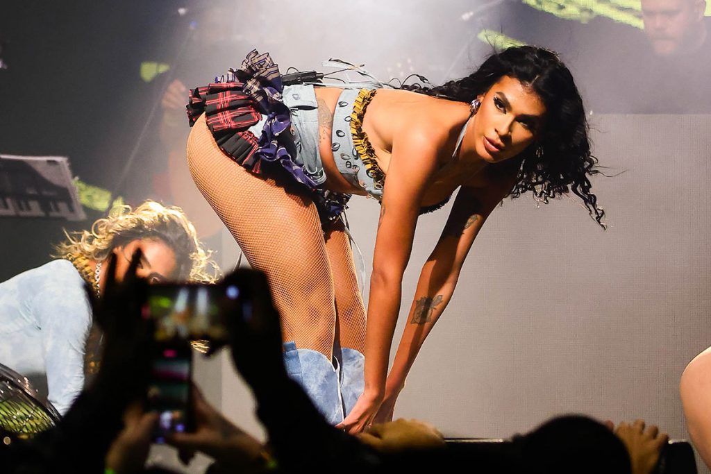 Pocah arrasou nas coreografias