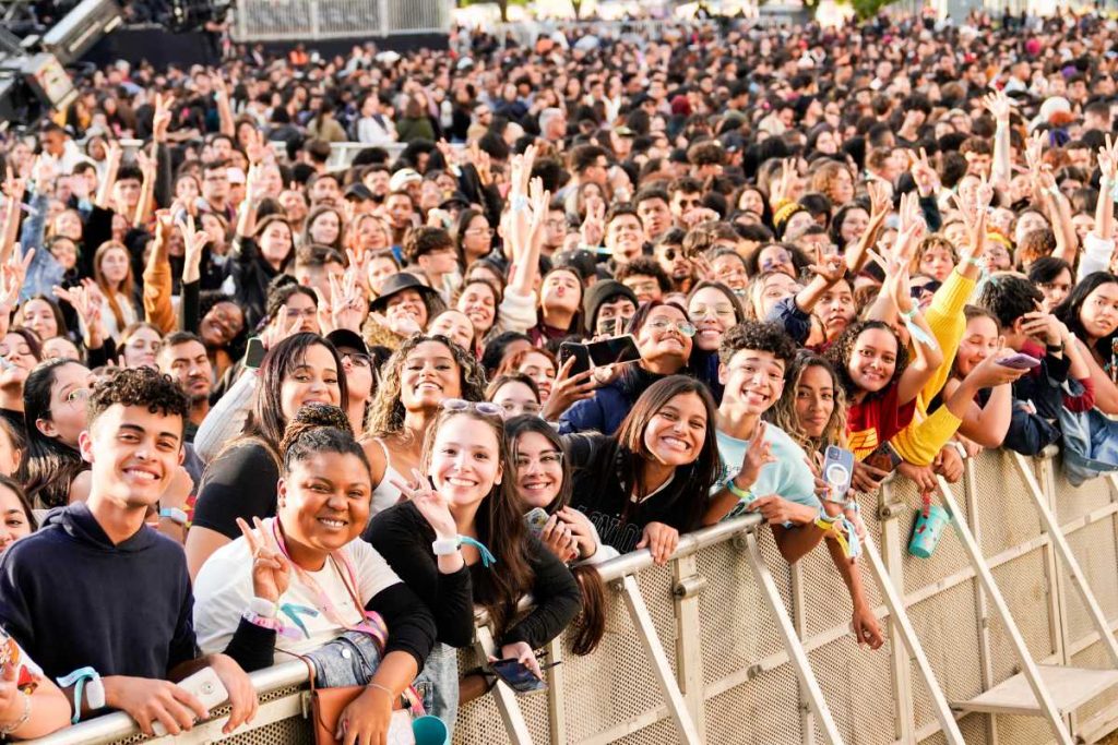 Fãs na live mundial do Tudum