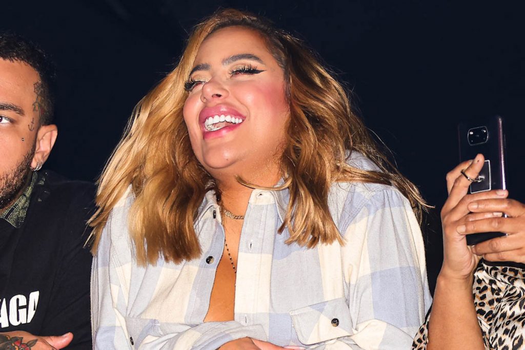 Rafaella Santos esbanjou sorrisos no show