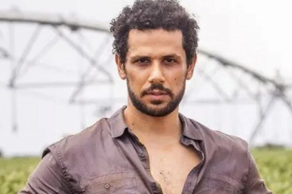 Ramiro (Amaury Lorenzo) em cena de Terra e Paixão