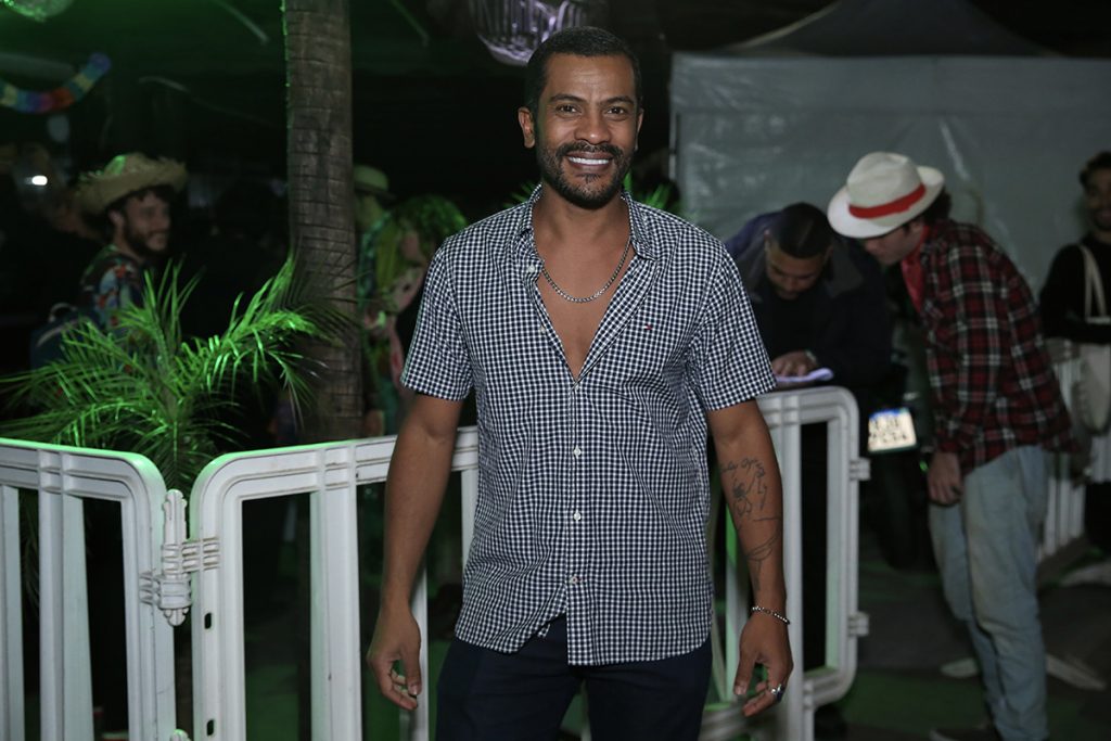 Samuel de Assis posou muito sorridente