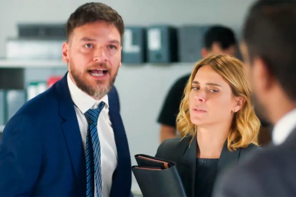 theo (emilio dantas) bêbado na delegacia em vai na fé