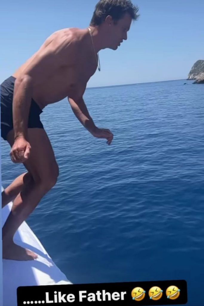 Tom Brady mergulha no mar da Grécia