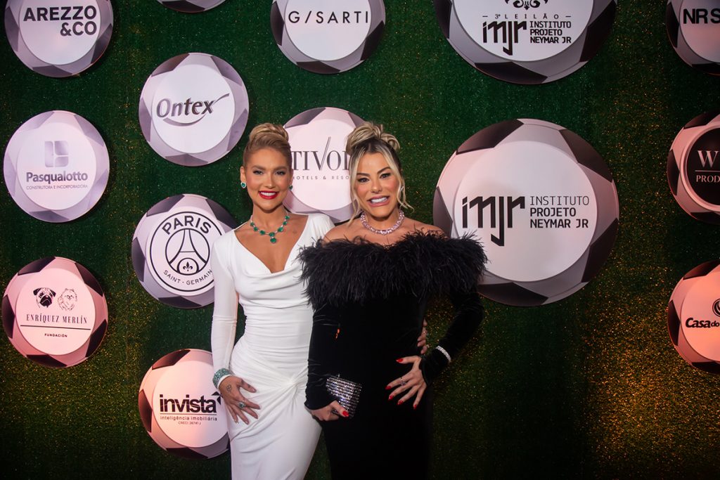 Virginia Fonseca posou ao lado de Poliana Rocha