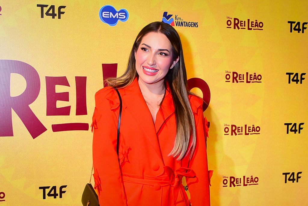 Amanda Meirelles curtiu a pré-estreia do musical O Rei Leão