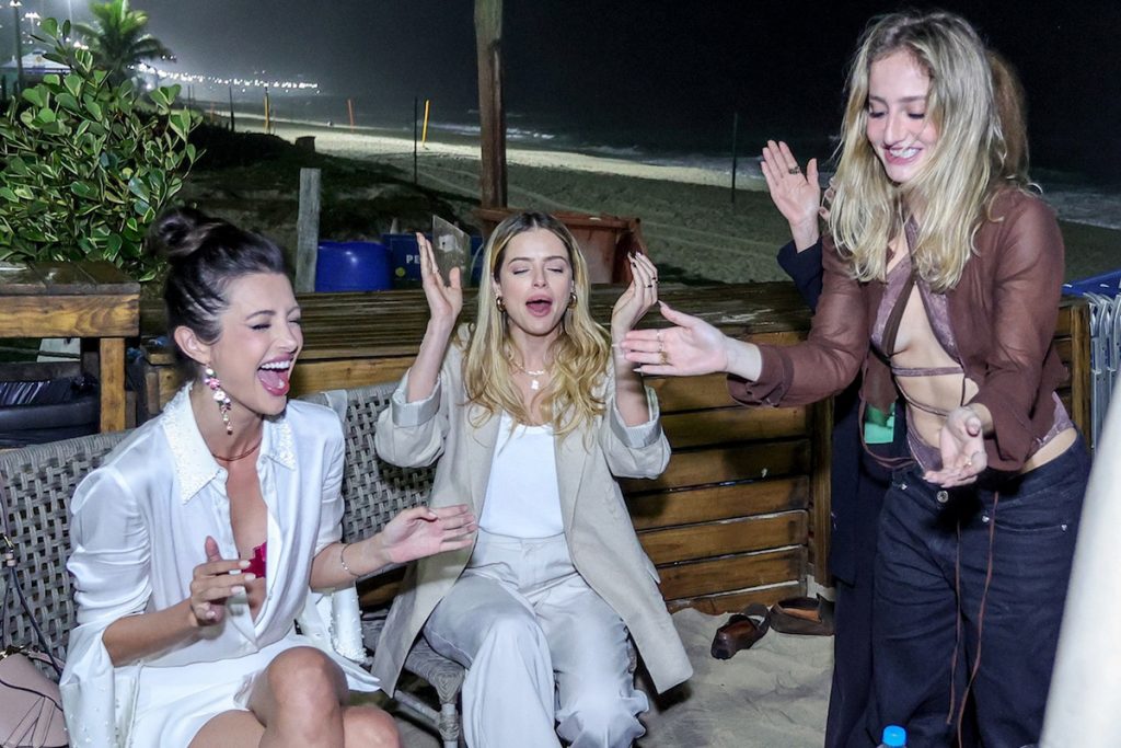 Anaju Dorigon celebrou aniversário com Agatha Moreira e Bruna Griphao