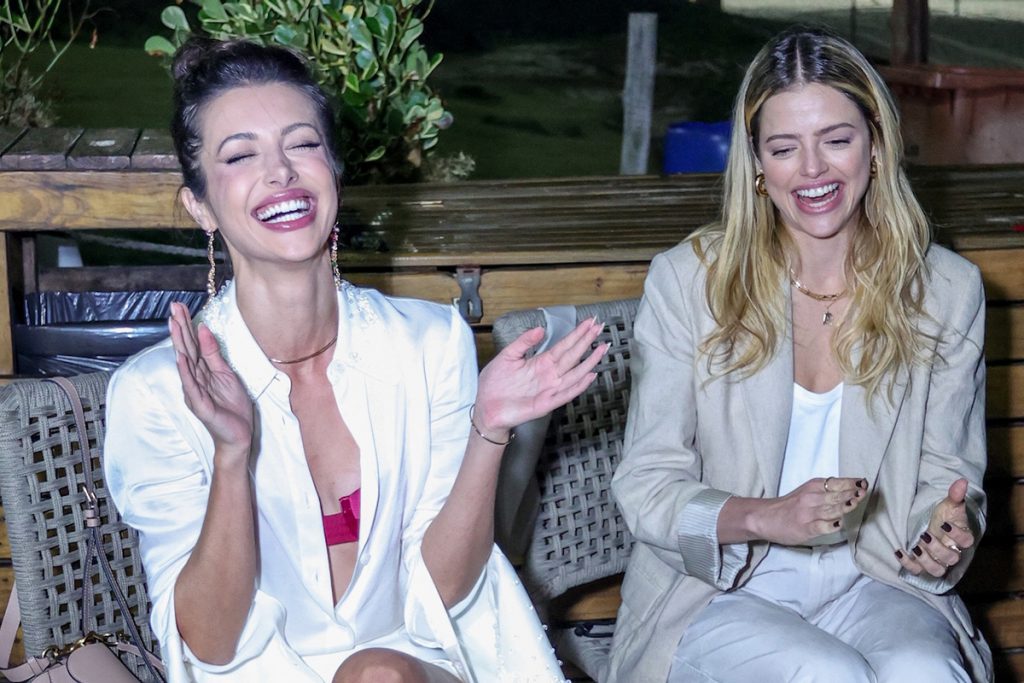 Anaju Dorigon e Agatha Moreira esbanjaram sorrisos na ocasião