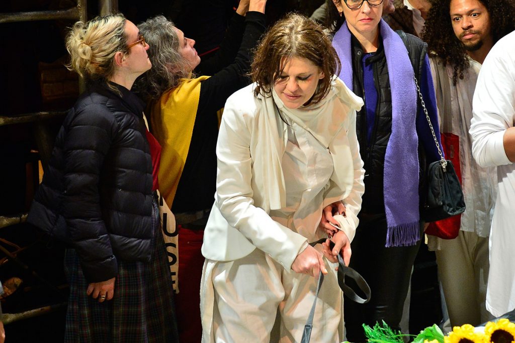 Barbara Paz deu o último adeus ao dramaturgo