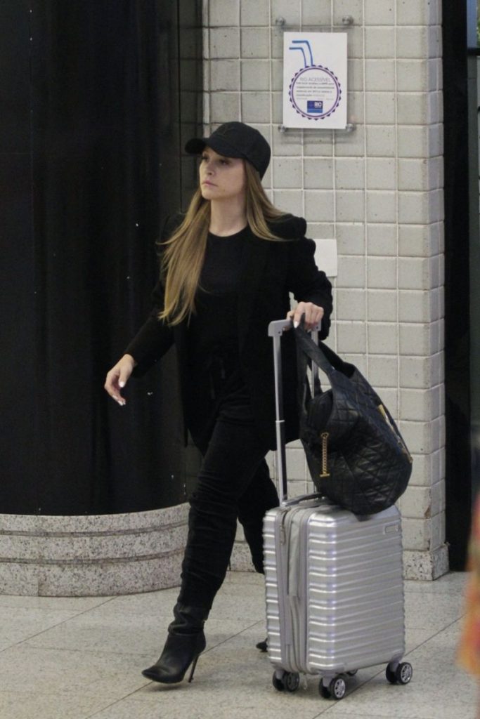 Carla Diaz desembarca no Rio de Janeiro