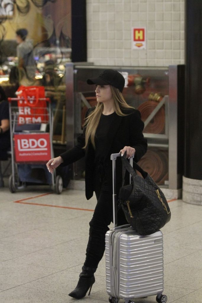 Carla Diaz desembarca no Rio de Janeiro