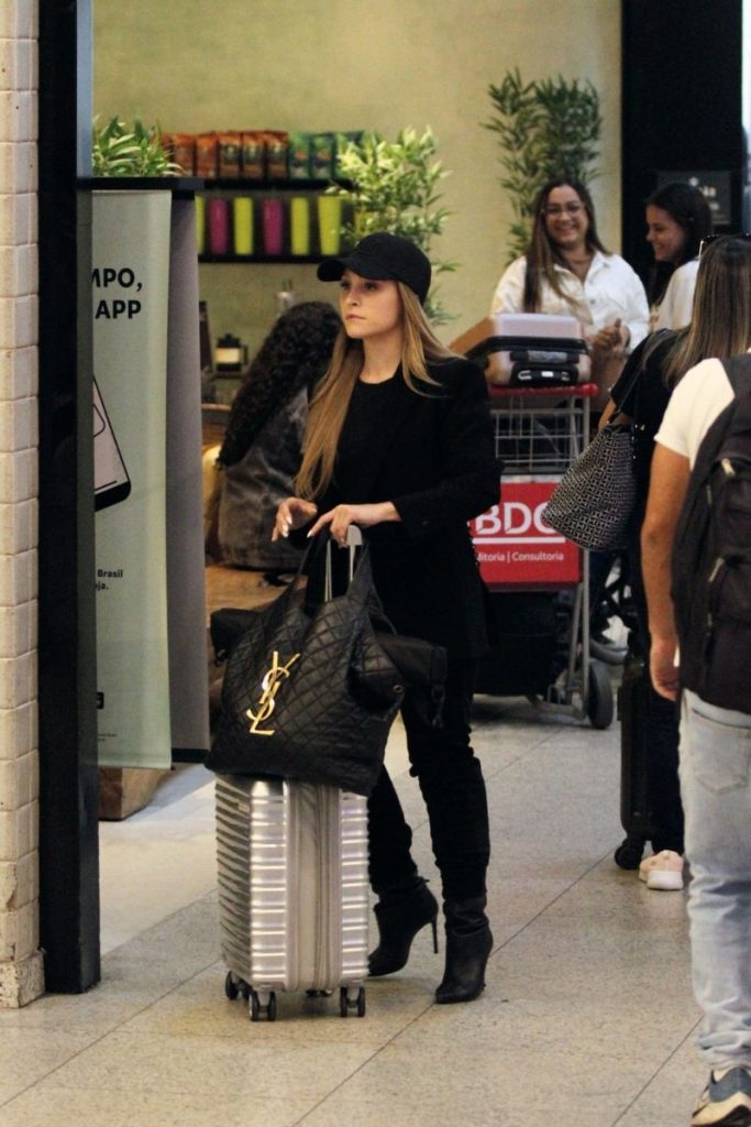 Carla Diaz desembarca no Rio de Janeiro