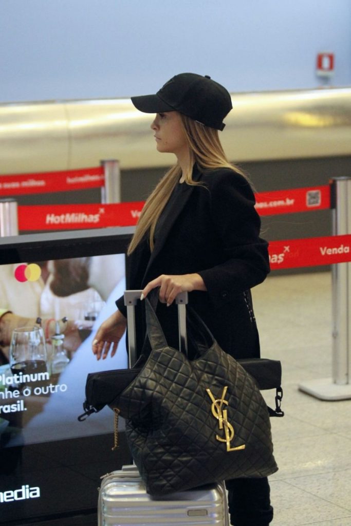 Carla Diaz desembarca no Rio de Janeiro