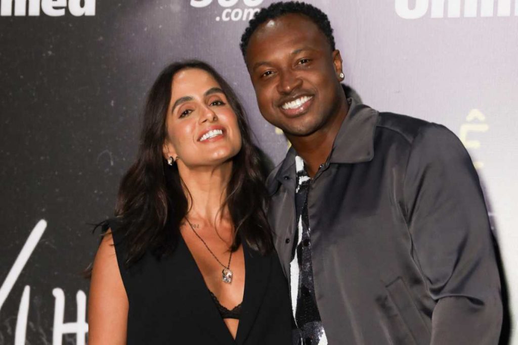 Carol Peixinho prestigiando show de Thiaguinho