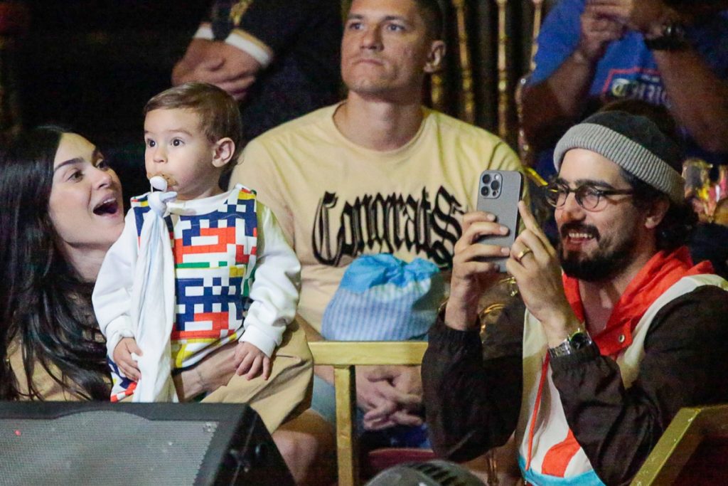 Thaila Ayala, Francisco e Renato Góes