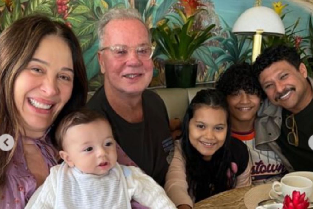 Claudia Raia e Luca com Luiz Fernando Guimarães e a família: Adriano Medeiros e os filhos Dante e Olívia