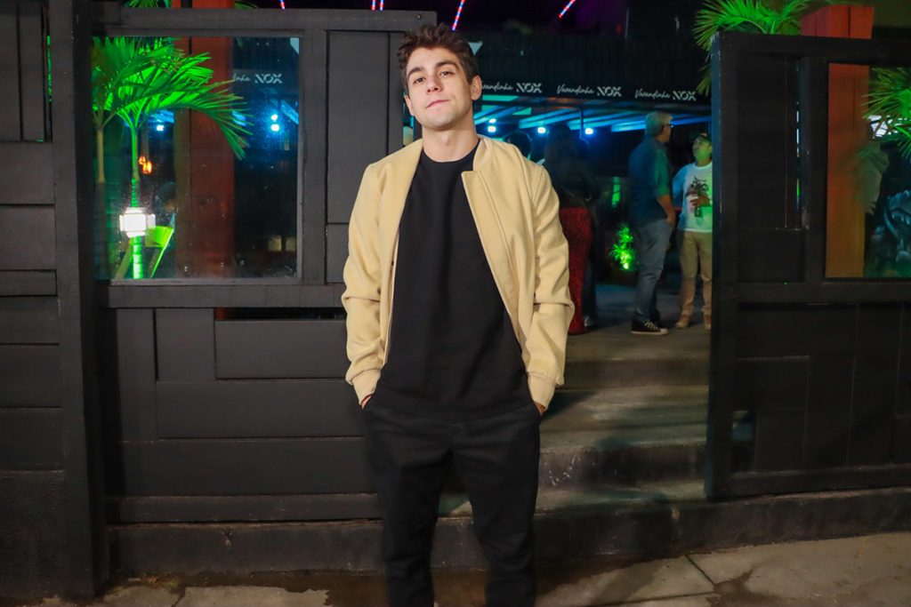 Daniel Rangel fez questão de posar para os fotógrafos