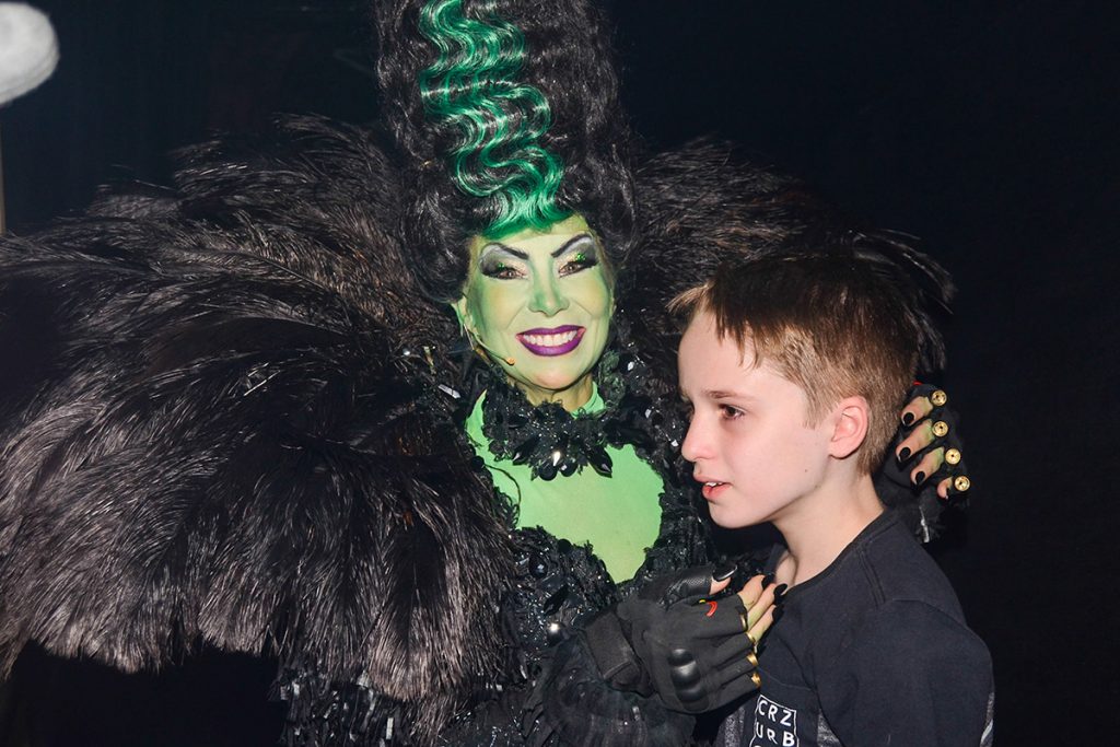 Danielle Winits posou ao lado do filho Guy