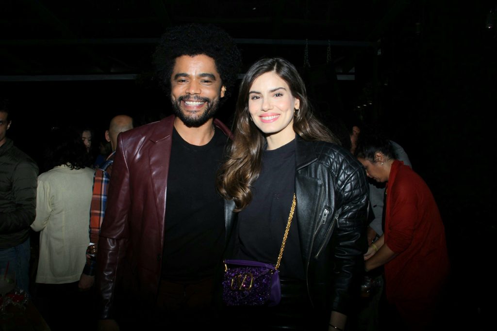 Camila Queiroz posou com Diogo Almeida