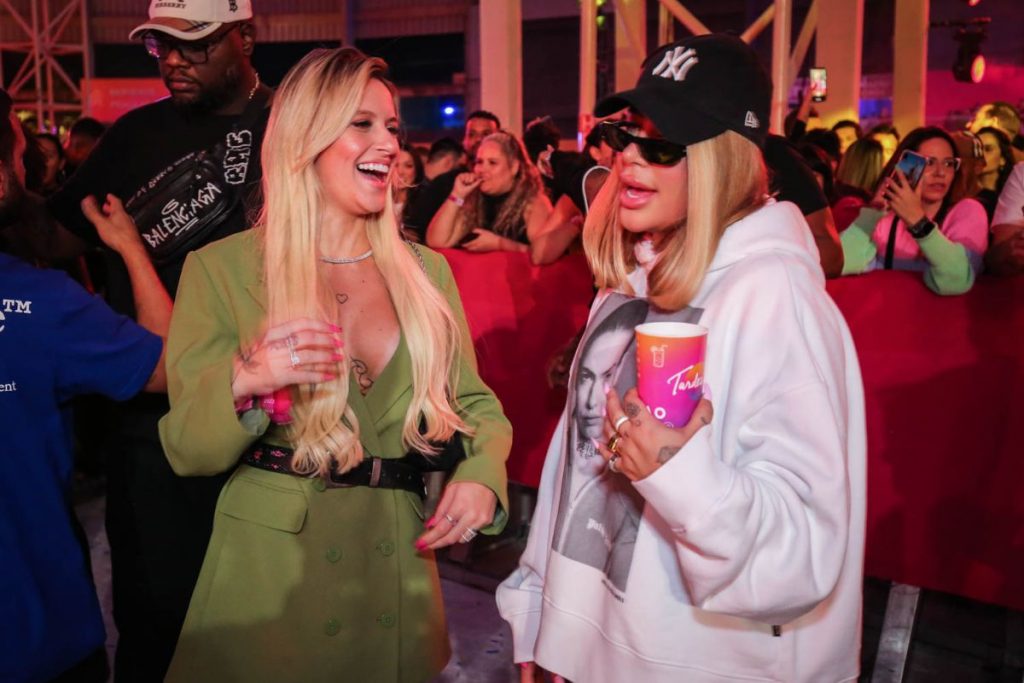 rafaella com éder militão e a namorada em show do thiaguinho