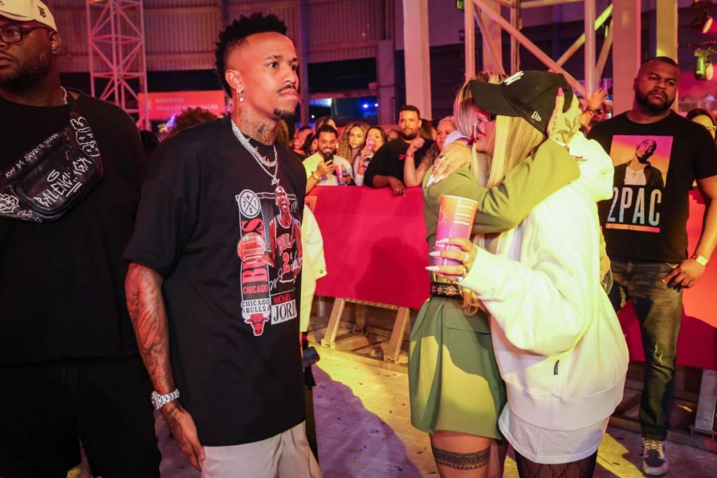 rafaella com éder militão e a namorada em show do thiaguinho