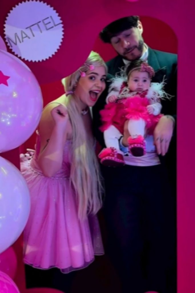 Viih Tube e Eliezer com Lua, no mesversário com tema Barbie