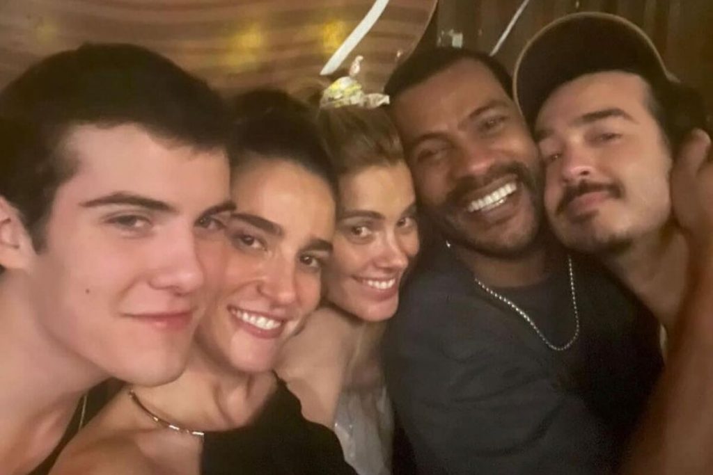 Confraternização final de Vai na Fé