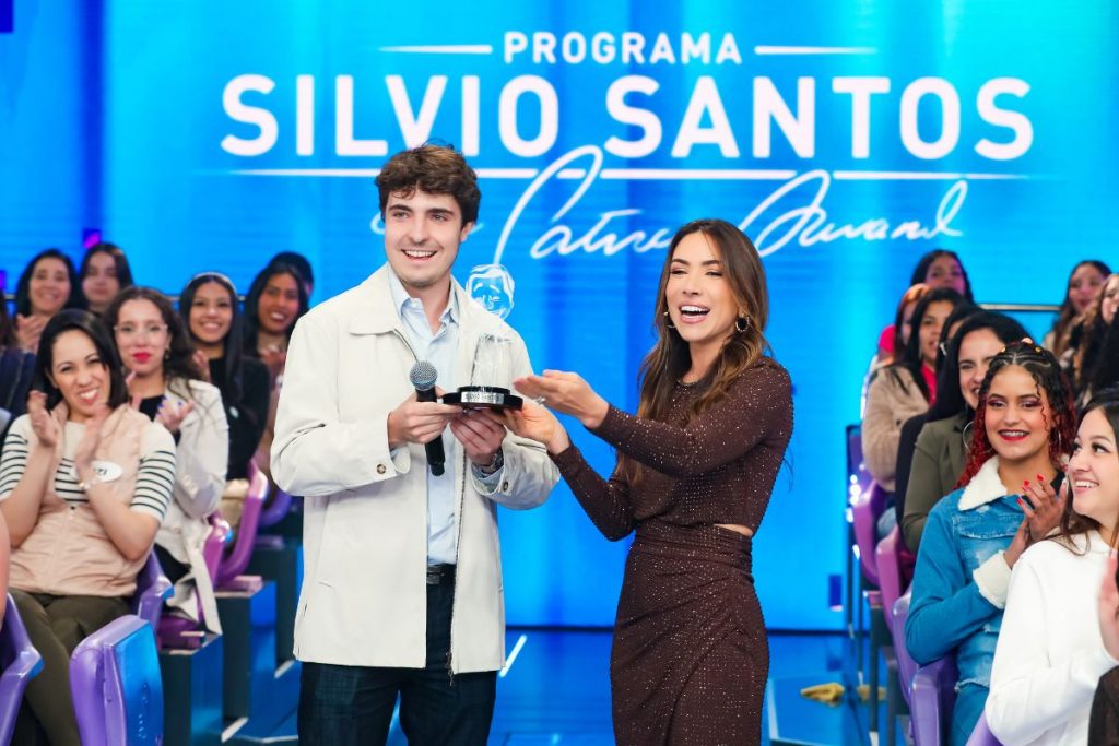 João Augusto Liberato, filho de Gugu, com Patrícia Abravanel no Programa Silvio Santos