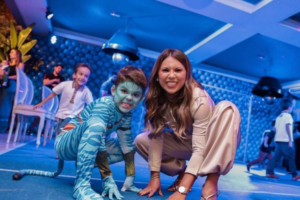 Natália Toscano com o filho, José