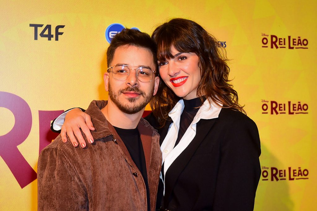 Junior Lima e Monica Benini posaram coladinhos na ocasião