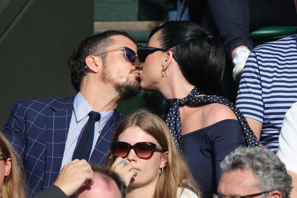 Katy Perry e Orlando Bloom trocaram muitos beijos em jogo