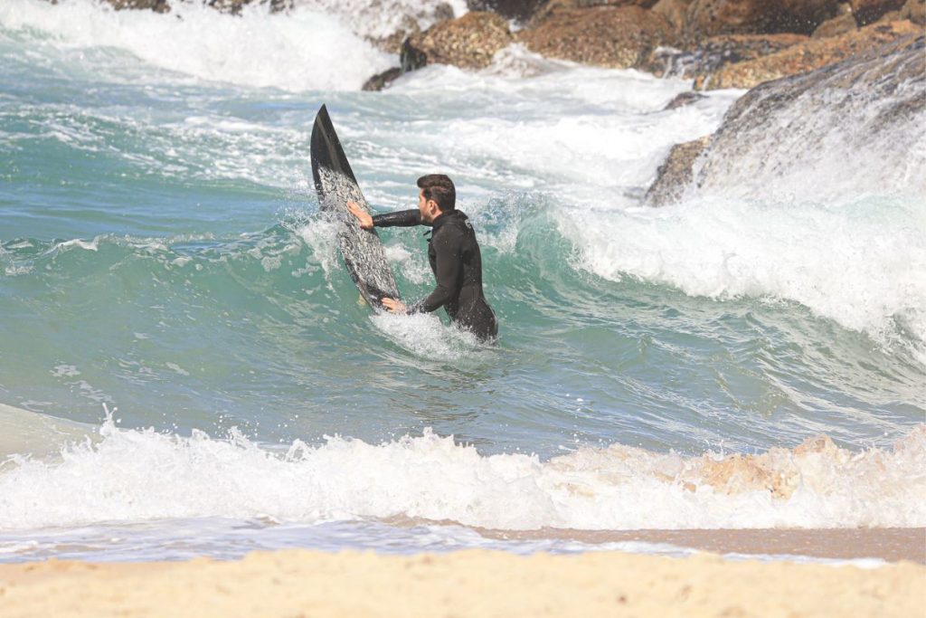 Klebber Toledo surfa na Prainha
