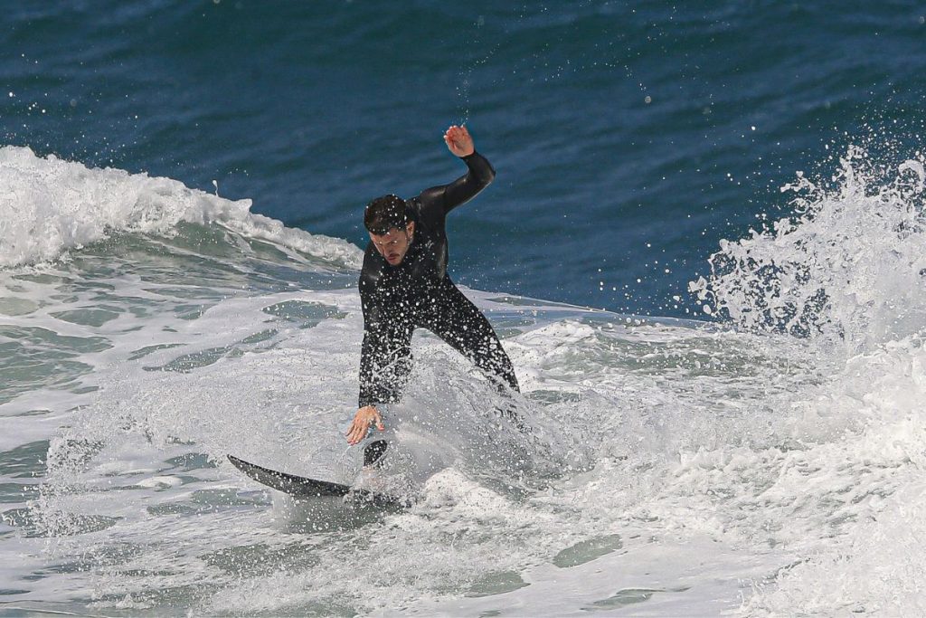 Klebber Toledo surfa na Prainha