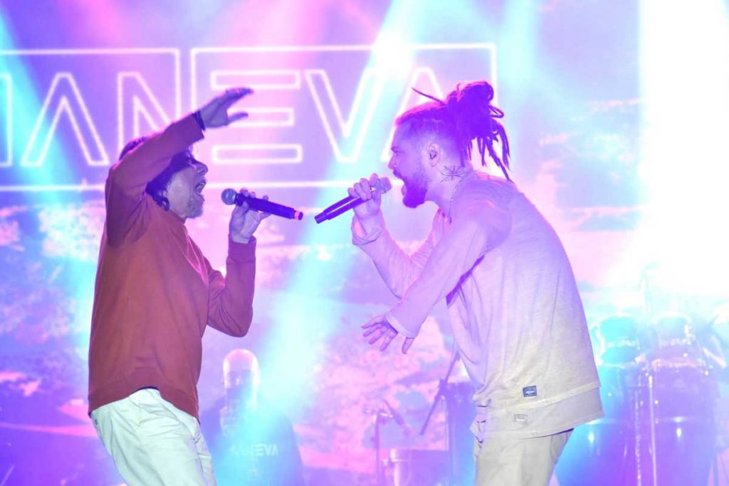 Lenine e Maneva cantando no Festival de Inverno de Garanhuns