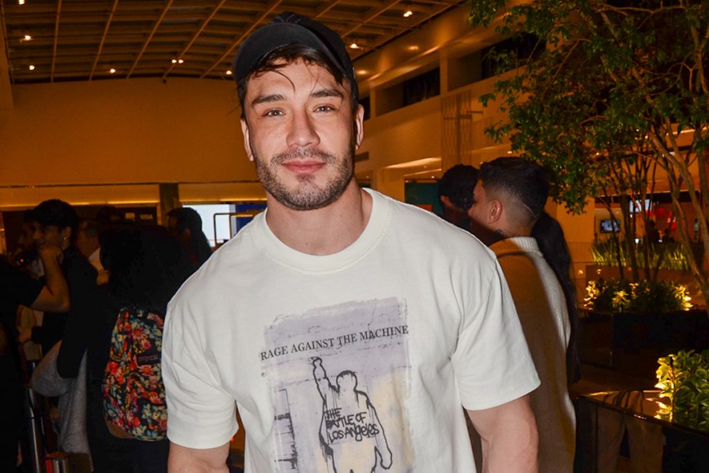 Lucas Viana fez questão de posar para fotos