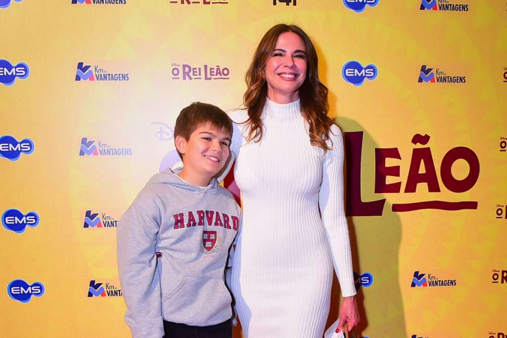 Luciana Gimenez levou o filho Lorenzo para curtir o espetáculo