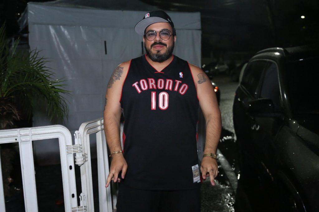 Luís Lobianco, que interpreta Vitinho, posou para fotos