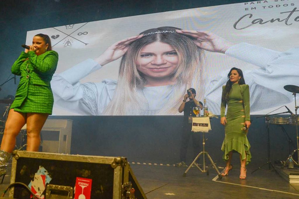 Maiara e Maraisa homenageando Marília Mendonça em show de São Paulo
