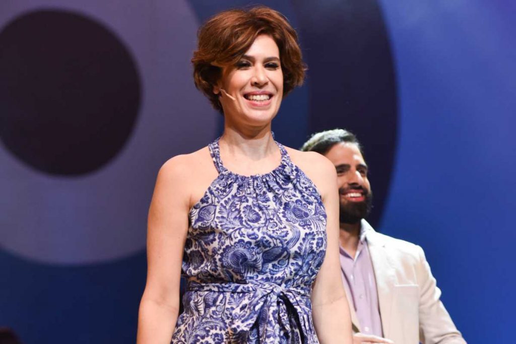 Maria Clara Gueiros na estreia do musical 