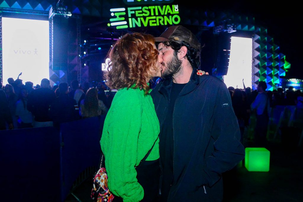 Maria Eduarda de Carvalho trocou muitos beijos com o namorado