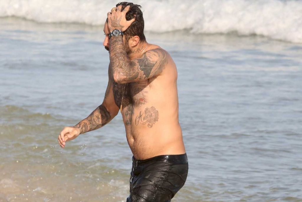 Pedro Scooby na praia