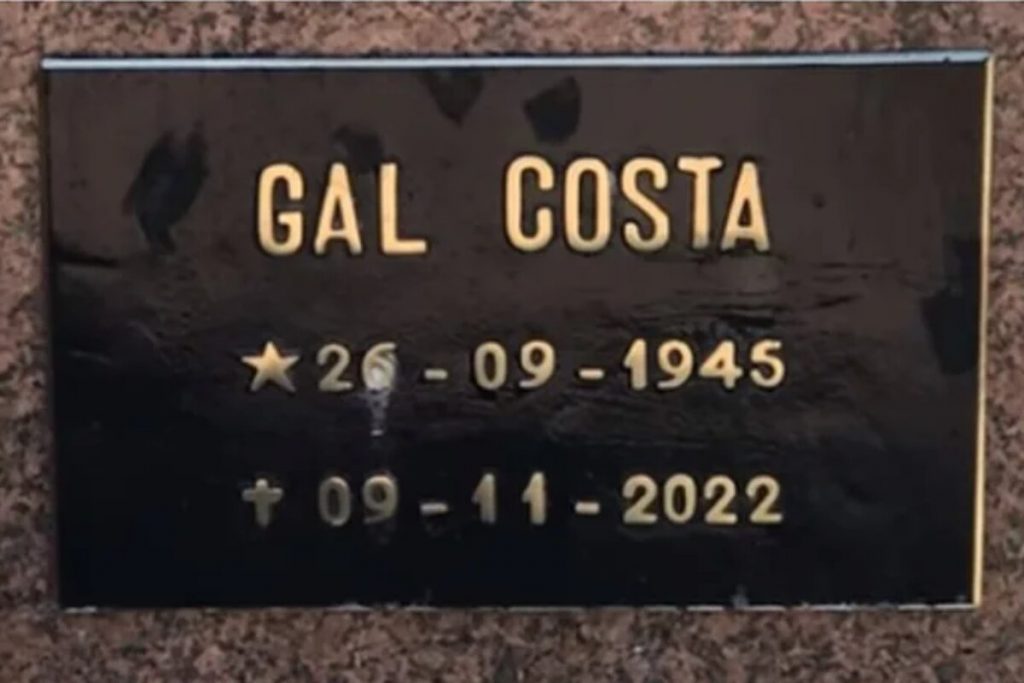 Placa do túmulo de Gal Costa