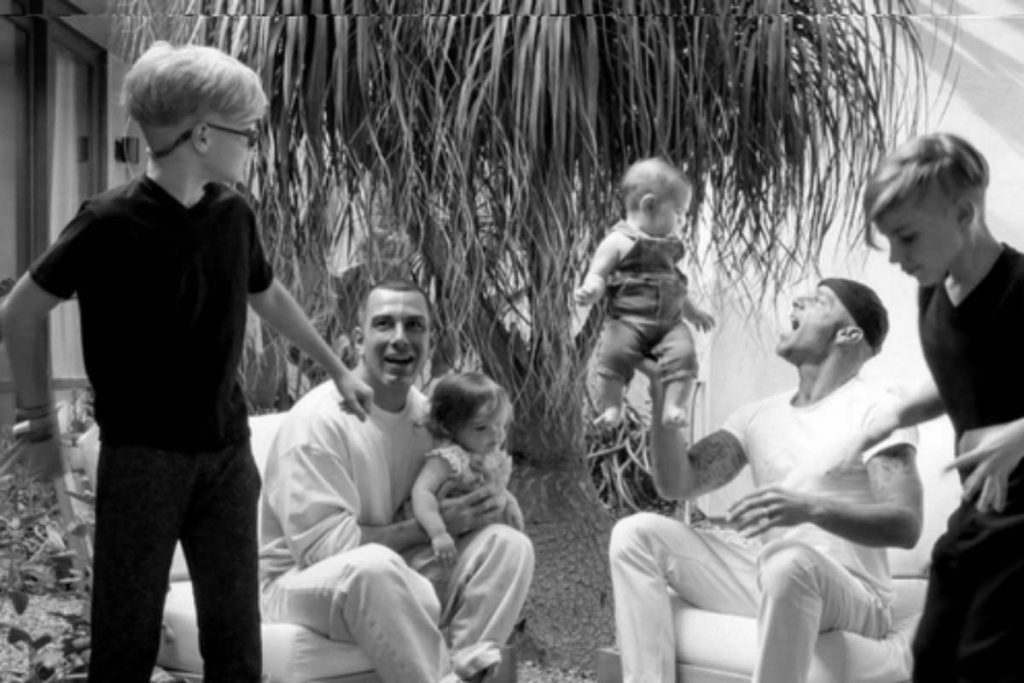 Ricky Martin e Jwan Yosef com os filhos