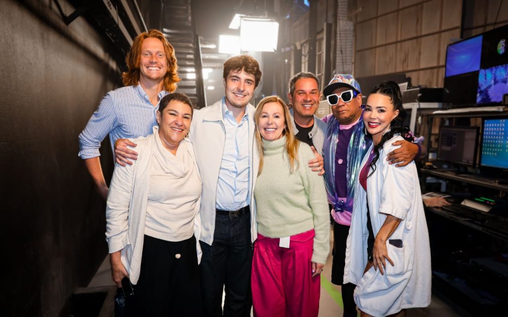 João Augusto e seu amigo de faculdade David Jon Scott, Esther Rocha, Maisa Alves, Nilton Moura, Liminha e Rafaella Viscardi