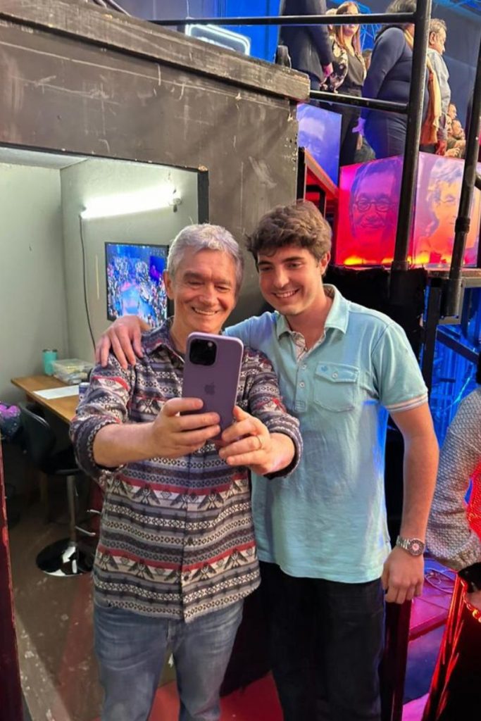 Selfie feita opr Serginho Groisman com João Augusto Liberato, no Altas Horas