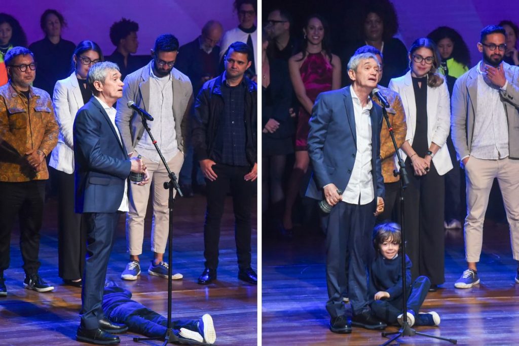 Thomas no palco com o papai, Serginho Groisman