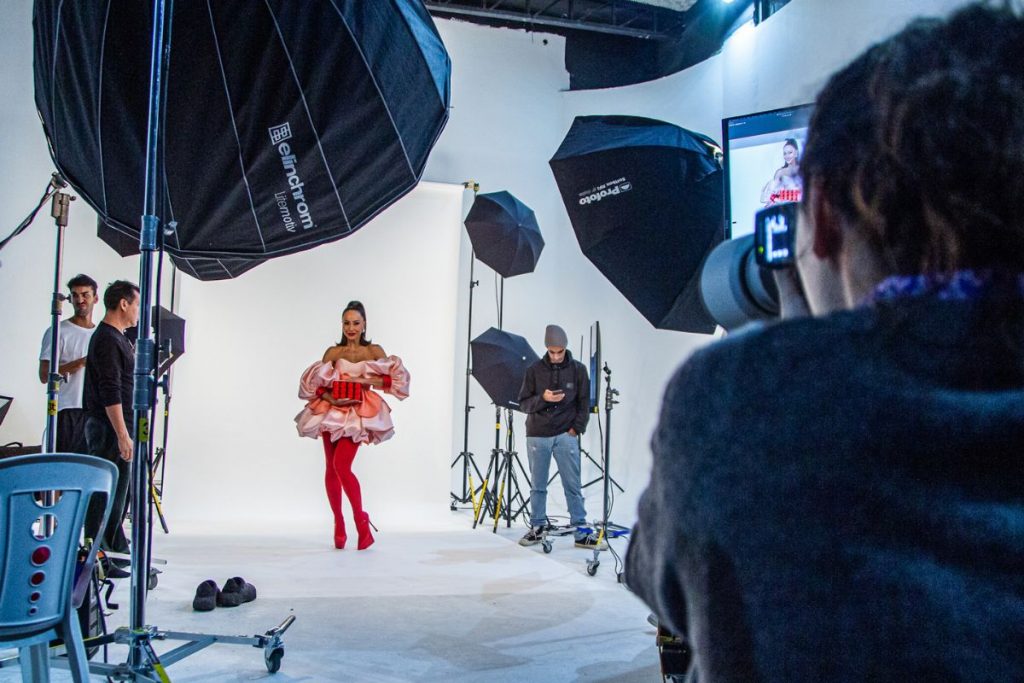 Sabrina Sato no making of do 'Show das Gigantices'