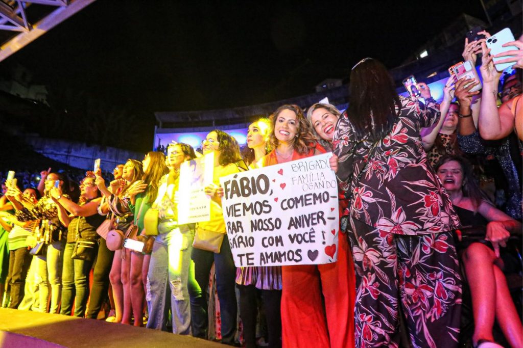 Fãs na plateia de Fábio Jr.