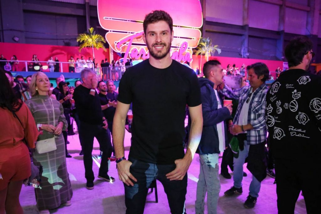 bruninho em show do thiaguinho