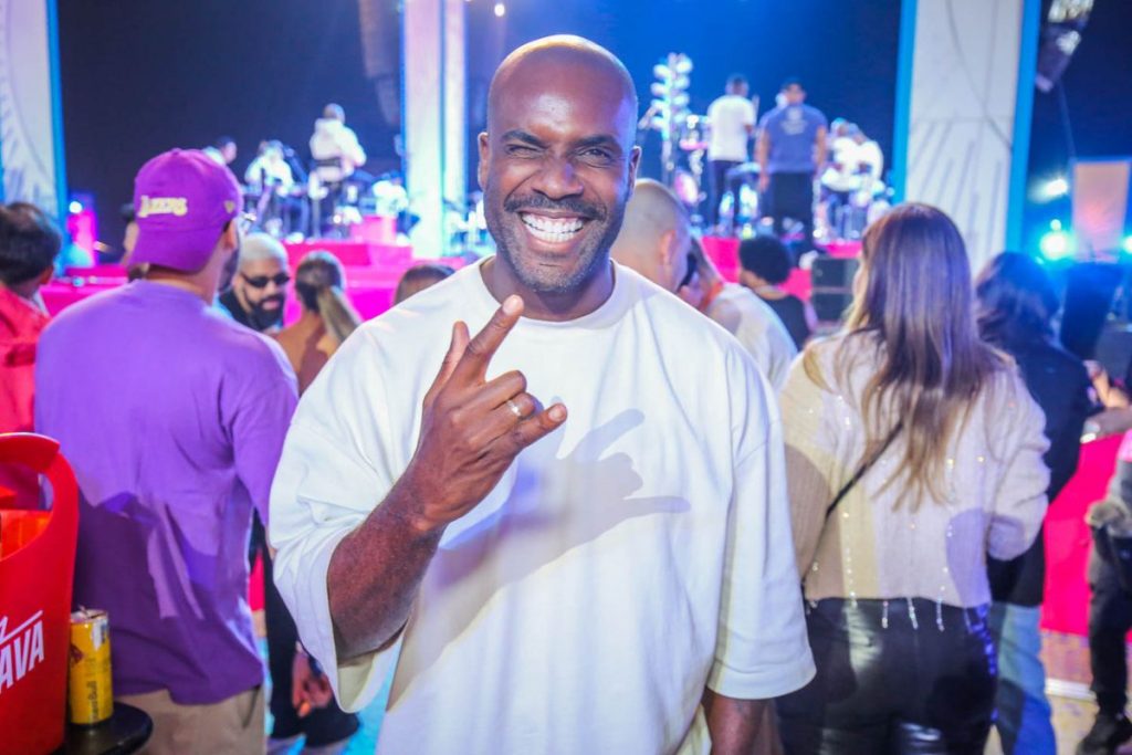 rafael zulu em show do thiaguinho