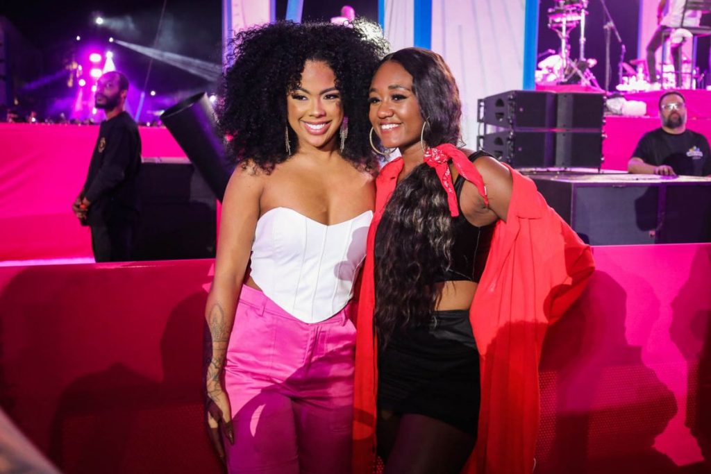 marvvila e sarah aline em show do thiaguinho